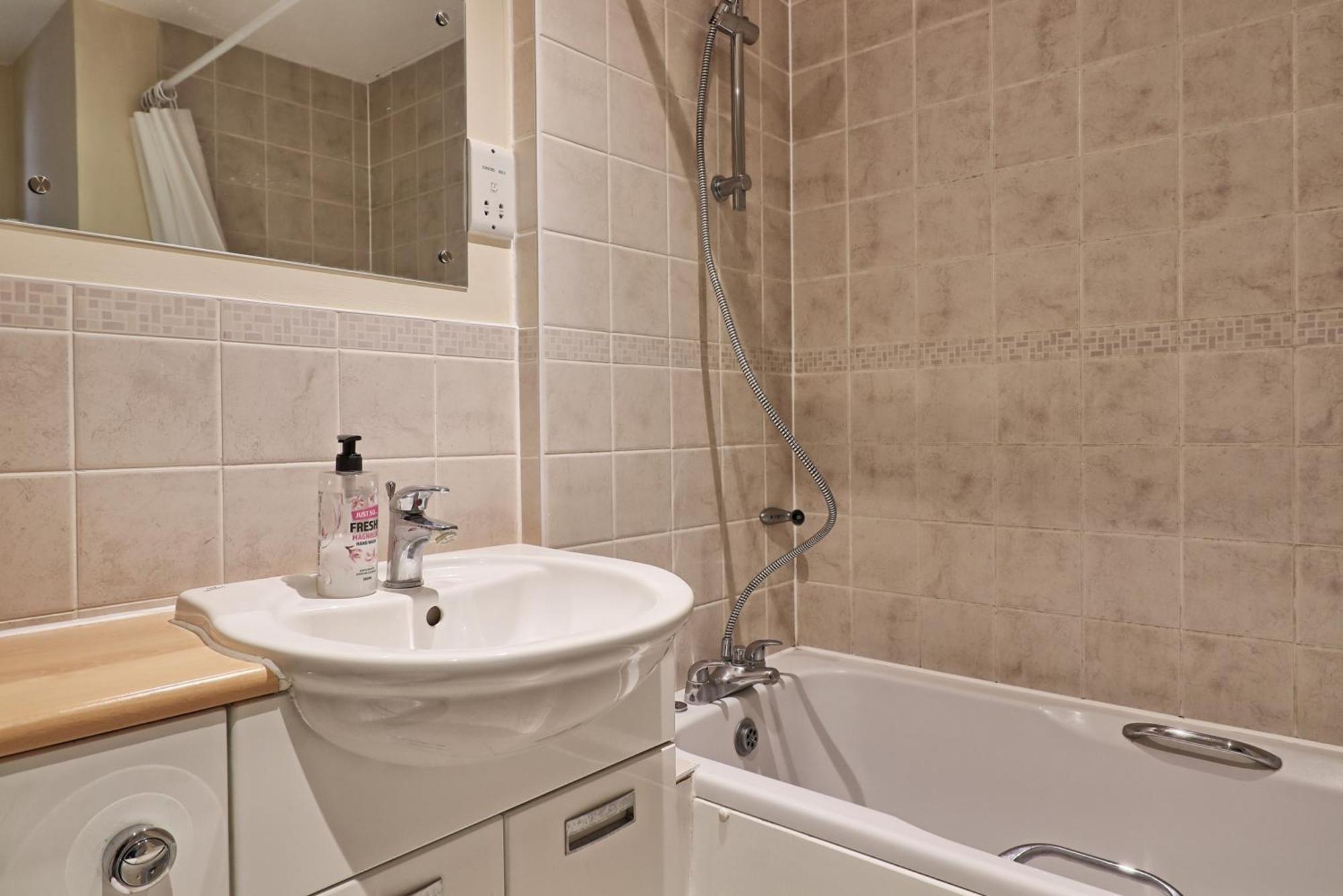 By Buildersbeds - Paignton House 4 Bedrooms Harold Wood Exterior foto